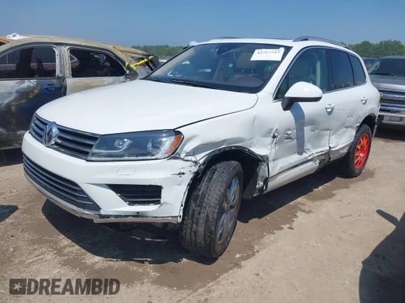 ✅ 2016 Volkswagen Touareg Lux • VIN: WVGEF9BP6GD006015 • Lot: 42717727. Wystawiony na IAAI z przebiegiem 68 862 mil. Bezpłatny archiwum sprzedaży aukcyjnych z USA i szczegółowy raport historii pojazdu na DreamBid. Zdjęcie 17.