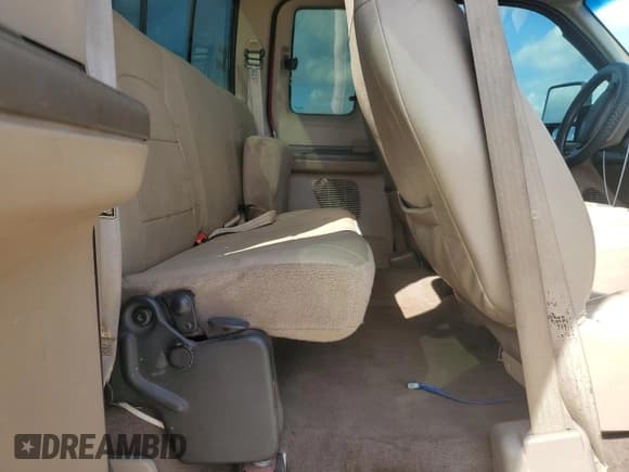 ✅ 2000 Ford F-250 XL • VIN: 1FTNX21F3YEE52488 • Лот: 82152775. Опубликован ранее на Copart с пробегом 294 184 миль. Бесплатный доступ к архиву аукционных продаж из США и подробный отчёт об истории автомобиля на DreamBid. Изображение 10.