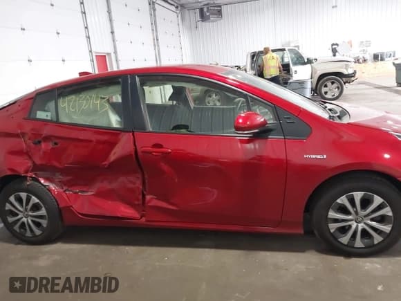 ✅ 2021 Toyota Prius LE • VIN: JTDL9MFU1M3025871 • Lot: 42130143. Listed on IAAI with 119,145 mi. Free auction sales archive from the USA and detailed vehicle history report at DreamBid. Image 13.