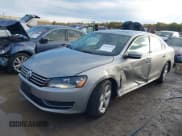 ✅ 2013 Volkswagen Passat SE • VIN: 1VWBP7A33DC130314 • Lot: 43489703. Wystawiony na IAAI z przebiegiem 113 324 mil. Bezpłatny archiwum sprzedaży aukcyjnych z USA i szczegółowy raport historii pojazdu na DreamBid. Zdjęcie 2.