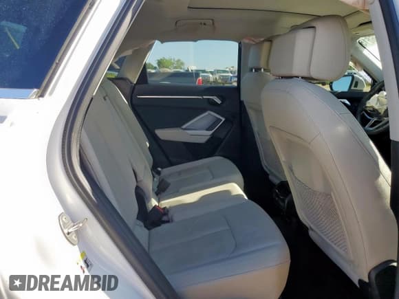 ✅ 2023 Audi Q3 S line Premium • VIN: WA1DECF35P1054849 • Lot: 58766615. Wystawiony na Copart z przebiegiem 43 588 mil. Bezpłatny archiwum sprzedaży aukcyjnych z USA i szczegółowy raport historii pojazdu na DreamBid. Zdjęcie 11.