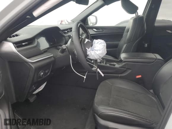 ✅ 2025 Jeep Grand Cherokee Altitude • VIN: 1C4RJHAG0S8699374 • Lot: 81323725. Listed on Copart with 5,718 mi. Free auction sales archive from the USA and detailed vehicle history report at DreamBid. Image 7.