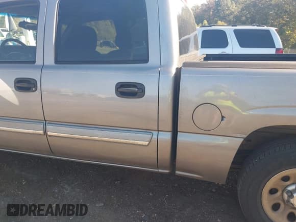 ✅ 2006 Chevrolet Silverado 1500 LS • VIN: 2GCEC13V361353131 • Lot: 43638804. Listed on IAAI with 226,092 mi. Free auction sales archive from the USA and detailed vehicle history report at DreamBid. Image 6.