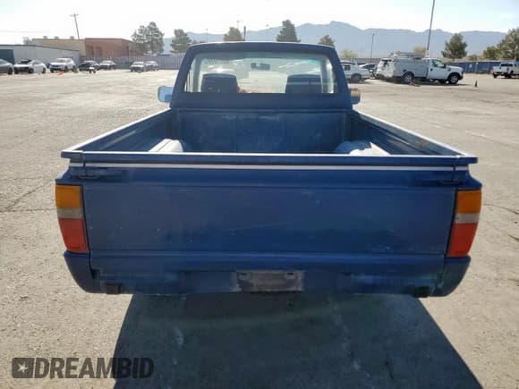 ✅ 1987 Toyota Pickup • VIN: JT4RN50RXH0304727 • Лот: 60015595. Опубликован ранее на Copart с пробегом 143 634 миль. Бесплатный доступ к архиву аукционных продаж из США и подробный отчёт об истории автомобиля на DreamBid. Изображение 6.