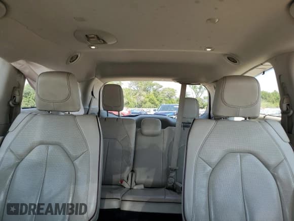 ✅ 2018 Chrysler Pacifica Limited • VIN: 2C4RC1GG4JR252493 • Lot: 72063745. Wystawiony na Copart z przebiegiem 199 293 mil. Bezpłatny archiwum sprzedaży aukcyjnych z USA i szczegółowy raport historii pojazdu na DreamBid. Zdjęcie 10.