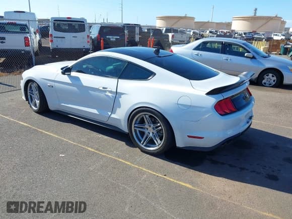 ✅ 2021 Ford Mustang GT • VIN: 1FA6P8CF5M5142279 • Lot: 42165065. Wystawiony na IAAI z przebiegiem 30 109 mil. Bezpłatny archiwum sprzedaży aukcyjnych z USA i szczegółowy raport historii pojazdu na DreamBid. Zdjęcie 3.