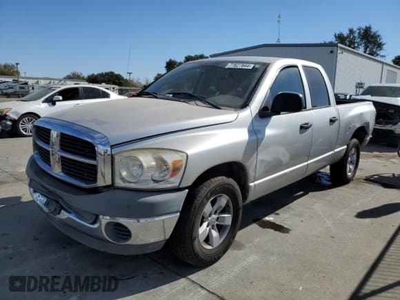 ✅ 2007 Dodge 1500 ST • VIN: 1D7HA18K77J572902 • Лот: 77627844. Опубликован ранее на Copart с пробегом 123 796 миль. Бесплатный доступ к архиву аукционных продаж из США и подробный отчёт об истории автомобиля на DreamBid. Изображение 1.