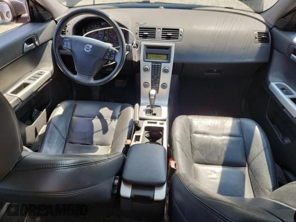 ✅ 2010 Volvo S40 • VIN: YV1382MS0A2507929 • Лот: 68526215. Опубликован ранее на Copart с пробегом 119 330 миль. Бесплатный доступ к архиву аукционных продаж из США и подробный отчёт об истории автомобиля на DreamBid. Изображение 8.