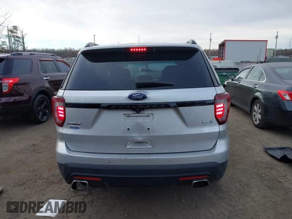 ✅ 2017 Ford Explorer Sport • VIN: 1FM5K8GT9HGA67449 • Lot: 43639519. Wystawiony na IAAI z przebiegiem Nie podano. Bezpłatny archiwum sprzedaży aukcyjnych z USA i szczegółowy raport historii pojazdu na DreamBid. Zdjęcie 15.