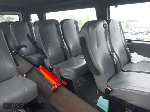 ✅ 2012 Ford Econoline Cargo Commercial • VIN: 1FTNS2EWXCDA42892 • Lot: 42219642. Wystawiony na IAAI z przebiegiem 199 728 mil. Bezpłatny archiwum sprzedaży aukcyjnych z USA i szczegółowy raport historii pojazdu na DreamBid. Zdjęcie 8.