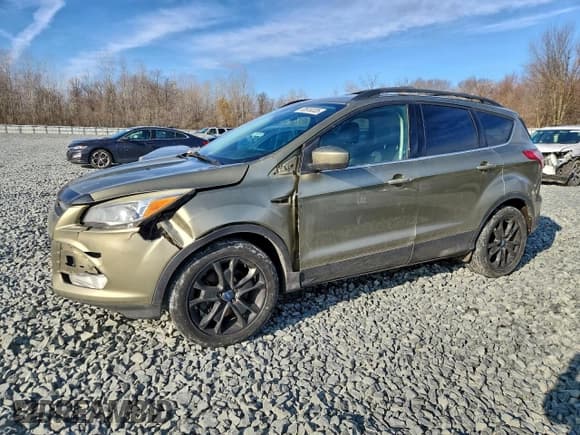 ✅ 2013 Ford Escape SE • VIN: 1FMCU9G98DUB11447 • Lot: 92610335. Listed on Copart with 166,054 mi. Free auction sales archive from the USA and detailed vehicle history report at DreamBid. Image 1.