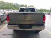 2024 Ram 1500 SLT z VIN 1C6RR6GG7RS122639, wystawiony jako IAAI lot #42777473 z przebiegiem 46 397 mil mil oraz . Historia ofert i sprzedaży dostępna na DreamBid. Obrazek 16.