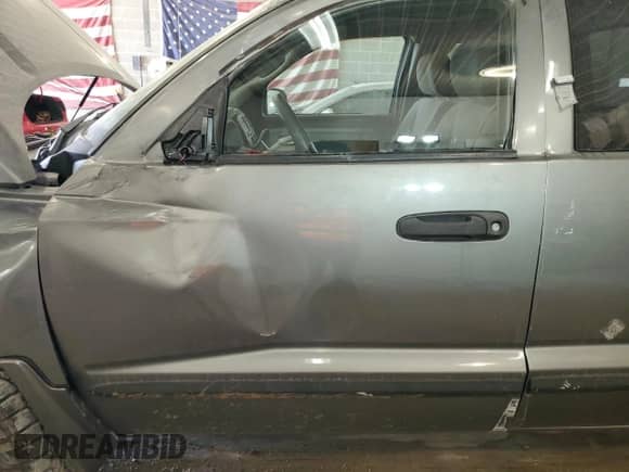 2005 Dodge Dakota SLT z VIN 1D7HE42N95S321895, wystawiony jako Copart lot #64455514 z przebiegiem 116 524 mil mil oraz Czysty tytuł • Clean title. Historia ofert i sprzedaży dostępna na DreamBid. Obrazek 7.