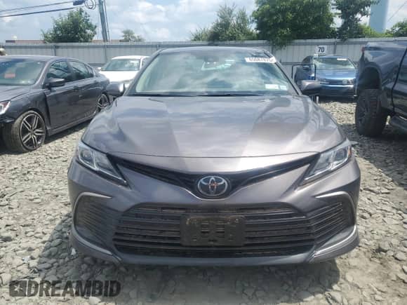 2023 Toyota Camry LE z VIN 4T1C11BK6PU102562, wystawiony jako Copart lot #65087875 z przebiegiem Nie podano mil oraz Szkoda całkowita • Salvage title. Historia ofert i sprzedaży dostępna na DreamBid. Obrazek 5.