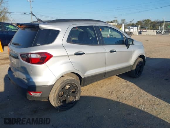 ✅ 2021 Ford EcoSport SES • VIN: MAJ6S3JL7MC400694 • Lot: 43439536. Wystawiony na IAAI z przebiegiem 33 171 mil. Bezpłatny archiwum sprzedaży aukcyjnych z USA i szczegółowy raport historii pojazdu na DreamBid. Zdjęcie 4.