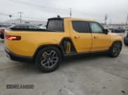 ✅ 2022 Rivian R1T Launch Edition • VIN: 7FCTGAAL2NN011755 • Lot: 59934185. Wystawiony na Copart z przebiegiem 12 261 mil. Bezpłatny archiwum sprzedaży aukcyjnych z USA i szczegółowy raport historii pojazdu na DreamBid. Zdjęcie 3.