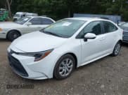 ✅ 2024 Toyota Corolla LE • VIN: 5YFB4MDE4RP091772 • Lot: 43266243. Wystawiony na IAAI z przebiegiem 49 010 mil. Bezpłatny archiwum sprzedaży aukcyjnych z USA i szczegółowy raport historii pojazdu na DreamBid. Zdjęcie 2.