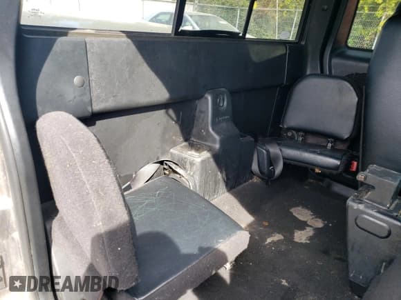 ✅ 2005 Ford Ranger XLT • VIN: 1FTZR45E65PA40591 • Lot: 82187415. Wystawiony na Copart z przebiegiem 190 388 mil. Bezpłatny archiwum sprzedaży aukcyjnych z USA i szczegółowy raport historii pojazdu na DreamBid. Zdjęcie 10.