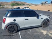 ✅ 2019 MINI Hardtop Cooper S • VIN: WMWXP7C56K2C62672 • Lot: 43496541. Wystawiony na IAAI z przebiegiem 192 554 mil. Bezpłatny archiwum sprzedaży aukcyjnych z USA i szczegółowy raport historii pojazdu na DreamBid. Zdjęcie 13.