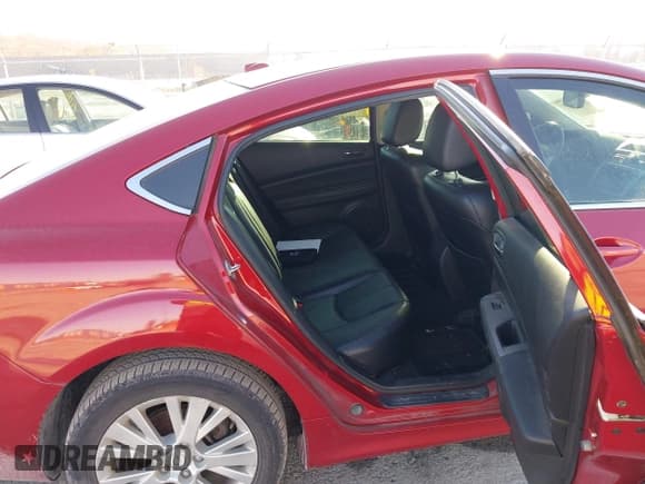 ✅ 2009 Mazda 6 i Grand Touring • VIN: 1YVHP82A295M11669 • Lot: 43822386. Wystawiony na IAAI z przebiegiem Nie podano. Bezpłatny archiwum sprzedaży aukcyjnych z USA i szczegółowy raport historii pojazdu na DreamBid. Zdjęcie 8.