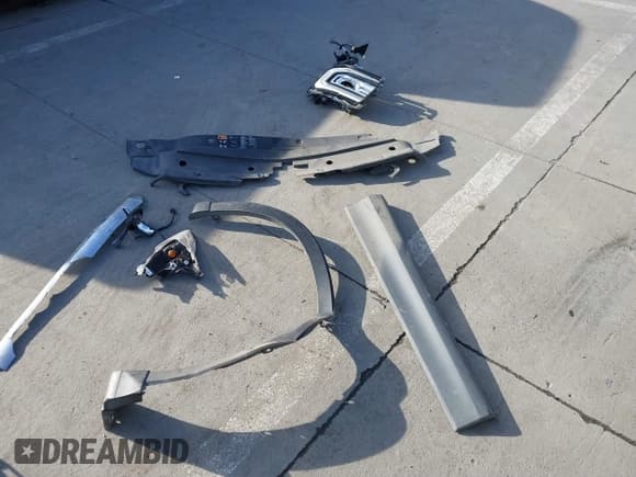 ✅ 2016 GMC Sierra 1500 Denali • VIN: 3GTP1PEC0GG190167 • Lot: 41260976. Listed on IAAI with 143,430 mi. Free auction sales archive from the USA and detailed vehicle history report at DreamBid. Image 12.