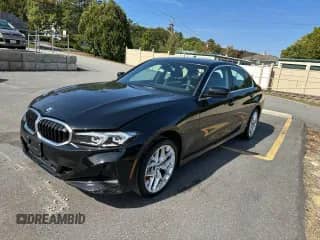 2025 BMW 3 Series 330i xDrive z VIN 3MW89CW09S8E99758, wystawiony jako Copart lot #84917435 z przebiegiem 17 052 mil mil oraz Czysty tytuł • Clean title. Historia ofert i sprzedaży dostępna na DreamBid. Obrazek 1.