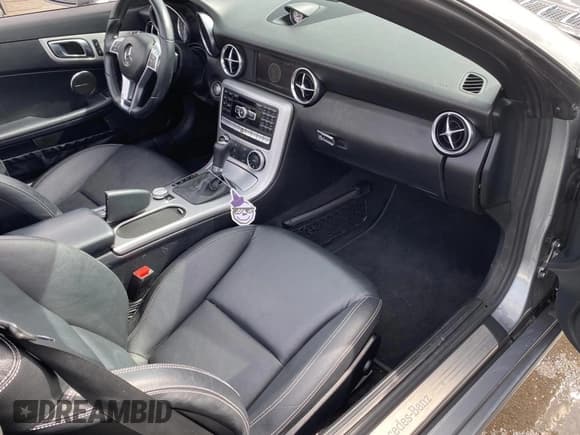 ✅ 2014 Mercedes-Benz SLK 250 • VIN: WDDPK4HA3EF077579 • Лот: 50451705. Опубликован ранее на Copart с пробегом 45 737 миль. Бесплатный доступ к архиву аукционных продаж из США и подробный отчёт об истории автомобиля на DreamBid. Изображение 5.