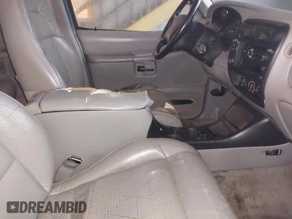 ✅ 1997 Ford Explorer XL • VIN: 1FMDU34E0VZC19259 • Lot: 43549017. Wystawiony na IAAI z przebiegiem 267 060 mil. Bezpłatny archiwum sprzedaży aukcyjnych z USA i szczegółowy raport historii pojazdu na DreamBid. Zdjęcie 5.