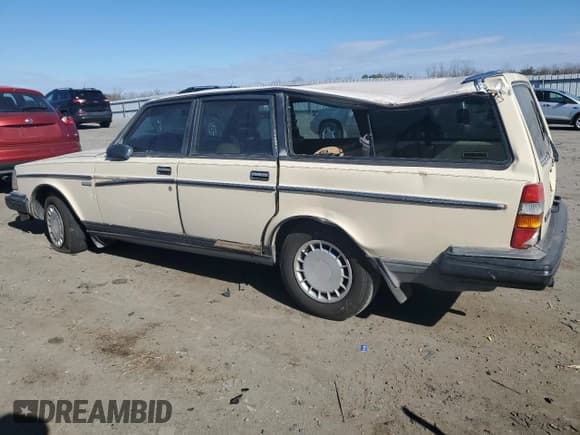 ✅ 1989 Volvo 240 DL • VIN: YV1AX8859K1842776 • Lot: 46861405. Listed on Copart with 179,346 mi. Free auction sales archive from the USA and detailed vehicle history report at DreamBid. Image 2.