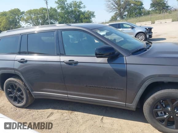 ✅ 2024 Jeep Grand Cherokee Altitude • VIN: 1C4RJKAG8R8553568 • Lot: 43000815. Listed on IAAI with 19,344 mi. Free auction sales archive from the USA and detailed vehicle history report at DreamBid. Image 12.