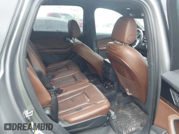 ✅ 2017 Audi Q7 Premium Plus • VIN: WA1LAAF74HD055585 • Lot: 43417753. Wystawiony na IAAI z przebiegiem 118 902 mil. Bezpłatny archiwum sprzedaży aukcyjnych z USA i szczegółowy raport historii pojazdu na DreamBid. Zdjęcie 8.