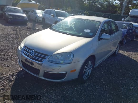 ✅ 2010 Volkswagen Jetta S • VIN: 3VWJX7AJ2AM075780 • Лот: 43374456. Опубликован ранее на IAAI с пробегом Не указан. Бесплатный доступ к архиву аукционных продаж из США и подробный отчёт об истории автомобиля на DreamBid. Изображение 2.