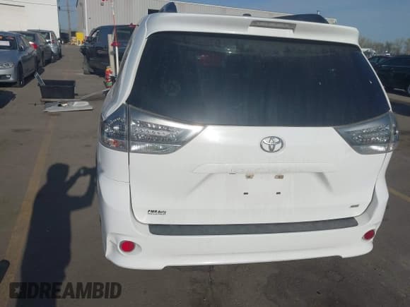 ✅ 2012 Toyota Sienna SE • VIN: 5TDXK3DC1CS221798 • Lot: 41989210. Listed on IAAI with 198,962 mi. Free auction sales archive from the USA and detailed vehicle history report at DreamBid. Image 17.
