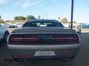 ✅ 2015 Dodge Challenger SXT Plus • VIN: 2C3CDZBGXFH700231 • Lot: 43407846. Wystawiony na IAAI z przebiegiem 129 305 mil. Bezpłatny archiwum sprzedaży aukcyjnych z USA i szczegółowy raport historii pojazdu na DreamBid. Zdjęcie 16.