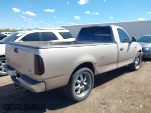 ✅ 1998 Ford F-150 • VIN: 1FTZF1726WKB44118 • Lot: 41786536. Wystawiony na IAAI z przebiegiem 155 032 mil. Bezpłatny archiwum sprzedaży aukcyjnych z USA i szczegółowy raport historii pojazdu na DreamBid. Zdjęcie 4.