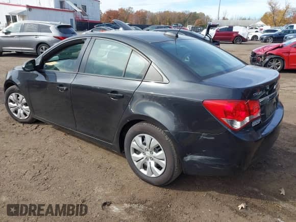 2015 Chevrolet Cruze LS z VIN 1G1PA5SG1F7150629, wystawiony jako IAAI lot #43615286 z przebiegiem 83 703 mil mil oraz . Historia ofert i sprzedaży dostępna na DreamBid. Obrazek 3.