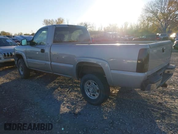 ✅ 2006 Chevrolet Silverado 2500HD Work Truck • VIN: 1GCHC24D36E189516 • Lot: 43599165. Wystawiony na IAAI z przebiegiem 211 732 mil. Bezpłatny archiwum sprzedaży aukcyjnych z USA i szczegółowy raport historii pojazdu na DreamBid. Zdjęcie 3.