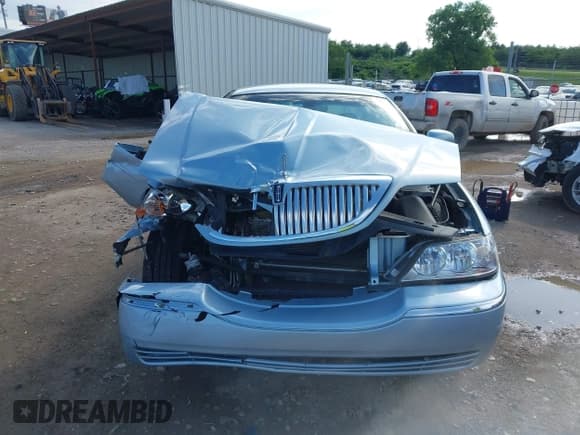 ✅ 2006 Lincoln Town Car Signature • VIN: 1LNHM81W06Y617350 • Lot: 42450529. Listed on IAAI with Not provided. Free auction sales archive from the USA and detailed vehicle history report at DreamBid. Image 12.