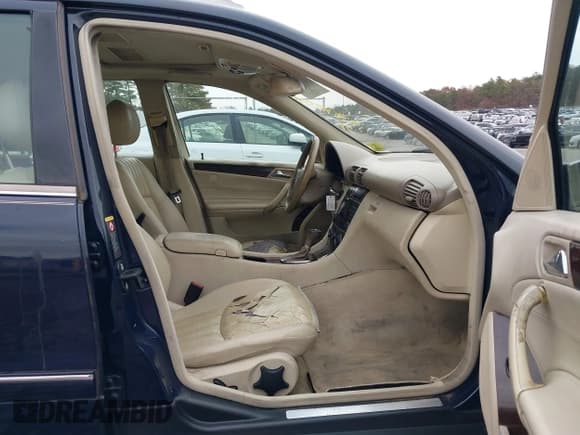 ✅ 2005 Mercedes-Benz C 240 • VIN: WDBRF81J55F574088 • Lot: 43642397. Wystawiony na IAAI z przebiegiem 157 952 mil. Bezpłatny archiwum sprzedaży aukcyjnych z USA i szczegółowy raport historii pojazdu na DreamBid. Zdjęcie 5.