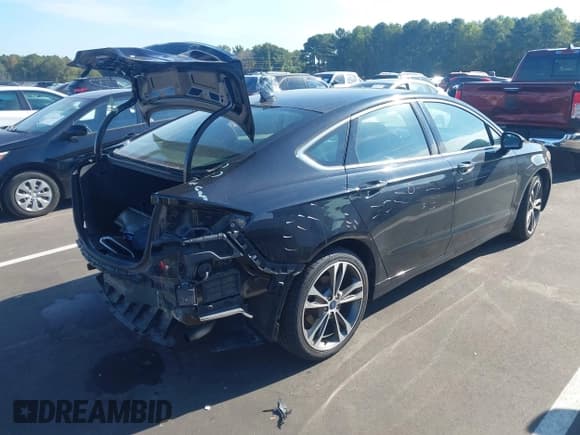 ✅ 2019 Ford Fusion Titanium • VIN: 3FA6P0D98KR137890 • Lot: 43066104. Listed on IAAI with 122,462 mi. Free auction sales archive from the USA and detailed vehicle history report at DreamBid. Image 4.