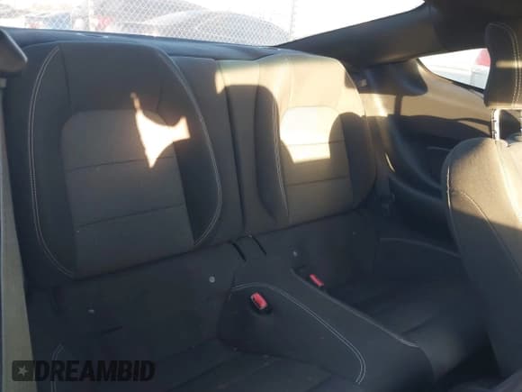 ✅ 2015 Ford Mustang V6 • VIN: 1FA6P8AM6F5375608 • Lot: 43633229. Wystawiony na IAAI z przebiegiem 128 409 mil. Bezpłatny archiwum sprzedaży aukcyjnych z USA i szczegółowy raport historii pojazdu na DreamBid. Zdjęcie 8.