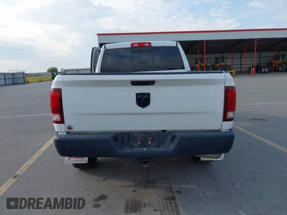 2019 Ram 1500 SLT z VIN 1C6RR6GG6KS670072, wystawiony jako IAAI lot #43225321 z przebiegiem 100 246 mil mil oraz . Historia ofert i sprzedaży dostępna na DreamBid. Obrazek 17.