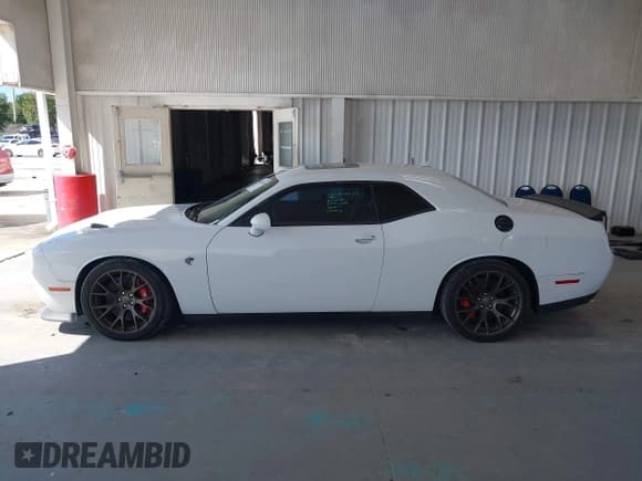 ✅ 2016 Dodge Challenger SRT Hellcat • VIN: 2C3CDZC99GH200224 • Lot: 43442618. Wystawiony na IAAI z przebiegiem 56 715 mil. Bezpłatny archiwum sprzedaży aukcyjnych z USA i szczegółowy raport historii pojazdu na DreamBid. Zdjęcie 15.