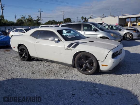 ✅ 2013 Dodge Challenger SXT • VIN: 2C3CDYAG2DH663331 • Lot: 90699305. Wystawiony na Copart z przebiegiem 154 386 mil. Bezpłatny archiwum sprzedaży aukcyjnych z USA i szczegółowy raport historii pojazdu na DreamBid. Zdjęcie 4.