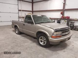 ✅ 2000 Chevrolet S-10 LS • VIN: 1GCCS1446YK192616 • Лот: 41562966. Опубликован ранее на IAAI с пробегом 289 447 миль. Бесплатный доступ к архиву аукционных продаж из США и подробный отчёт об истории автомобиля на DreamBid. Изображение 1.