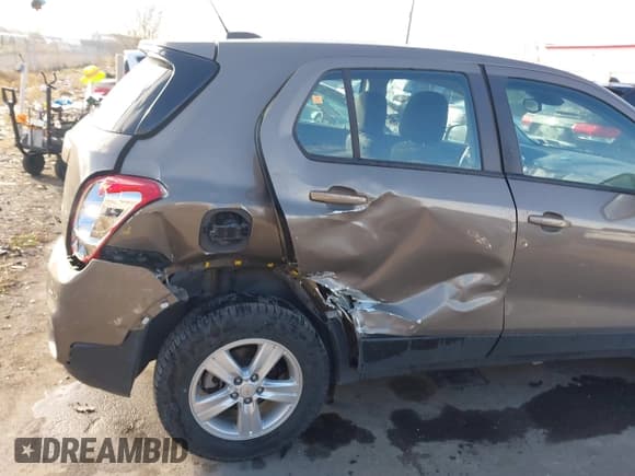 ✅ 2021 Chevrolet Trax LS • VIN: KL7CJNSB1MB358513 • Lot: 43753020. Listed on IAAI with 37,049 mi. Free auction sales archive from the USA and detailed vehicle history report at DreamBid. Image 6.