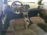 2012 Chevrolet Sonic LT z VIN 1G1JC5SBXC4223224, wystawiony jako Copart lot #53620935 z przebiegiem 146 032 mil mil oraz Szkoda całkowita • Salvage title. Historia ofert i sprzedaży dostępna na DreamBid. Obrazek 8.