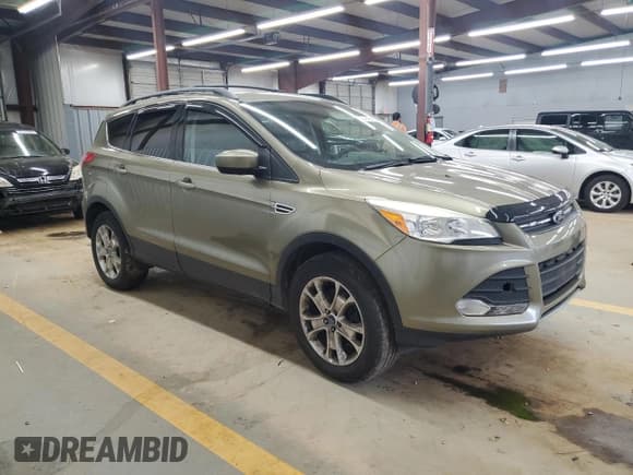 ✅ 2013 Ford Escape SE • VIN: 1FMCU9GX5DUC84972 • Lot: 84043425. Wystawiony na Copart z przebiegiem 152 003 mil. Bezpłatny archiwum sprzedaży aukcyjnych z USA i szczegółowy raport historii pojazdu na DreamBid. Zdjęcie 4.