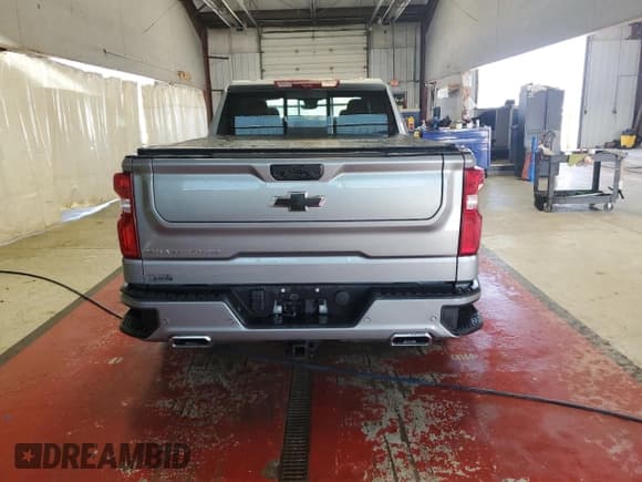 ✅ 2025 Chevrolet Silverado 1500 High Country • VIN: 1GCUKJEL7SZ100275 • Lot: 53939545. Listed on Copart with 8,558 mi. Free auction sales archive from the USA and detailed vehicle history report at DreamBid. Image 6.