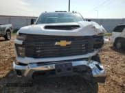 ✅ 2024 Chevrolet Silverado 2500HD • VIN: 1GC3YLEY1RF354321 • Lot: 65120074. Wystawiony na Copart z przebiegiem 5 200 mil. Bezpłatny archiwum sprzedaży aukcyjnych z USA i szczegółowy raport historii pojazdu na DreamBid. Zdjęcie 5.